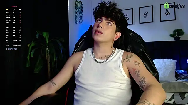 Snapshot of LyleBennett_ chatting on February 19, 2026, 9:44 pm LyleBennett online show from February 19, 2026, 9:44 pm