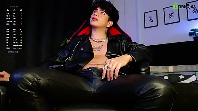 Snapshot of LyleBennett_ chatting on February 21, 2026, 10:00 pm LyleBennett online show from February 21, 2026, 10:00 pm