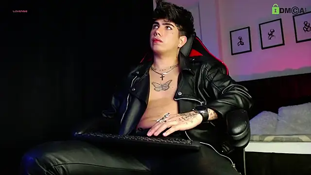 Snapshot of LyleBennett_ chatting on March 7, 2026, 11:51 am LyleBennett online show from March 7, 2026, 11:51 am