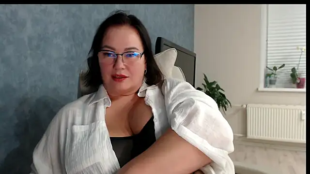 Nora Star online show from April 6, 2026, 7:48 pm