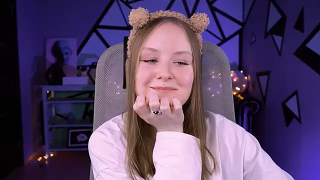 VivienLeeigh online show from February 13, 2025, 1:15 pm