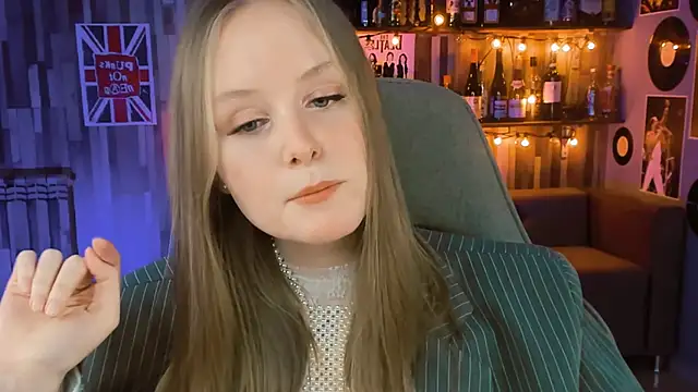 VivienLeeigh online show from February 20, 2025, 7:30 pm