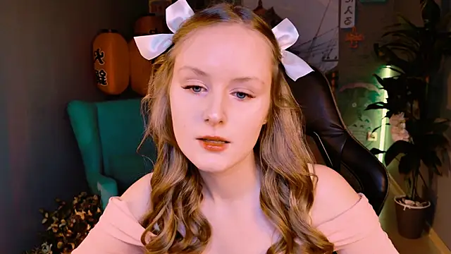 VivienLeeigh online show from September 14, 2025, 9:08 am