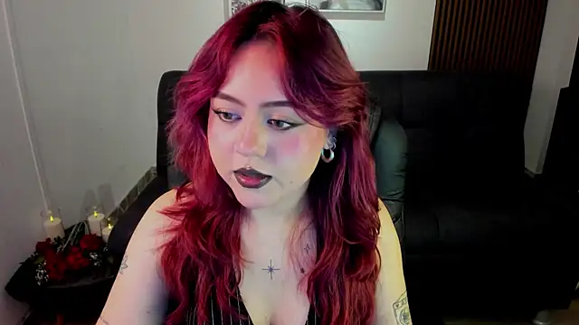 Snapshot of crimson_tati_ chatting on October 31, 2025, 4:13 am crimson tati online show from October 31, 2025, 4:13 am