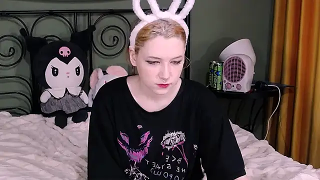 Snapshot of BlackyTea chatting on December 23, 2024, 9:49 am BlackyTea online show from December 23, 2024, 9:49 am