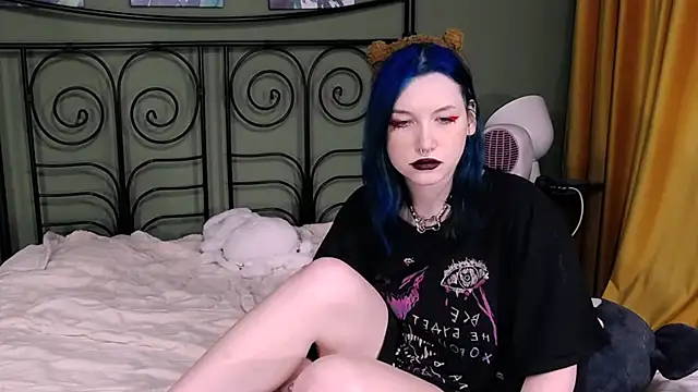 Snapshot of BlackyTea chatting on January 5, 2025, 10:29 pm BlackyTea online show from January 5, 2025, 10:29 pm