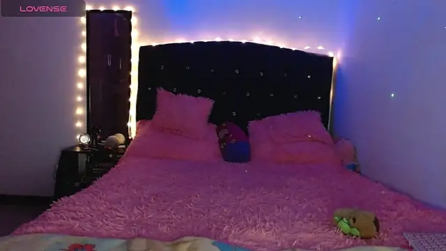 holy juli online show from February 25, 2025, 3:09 am