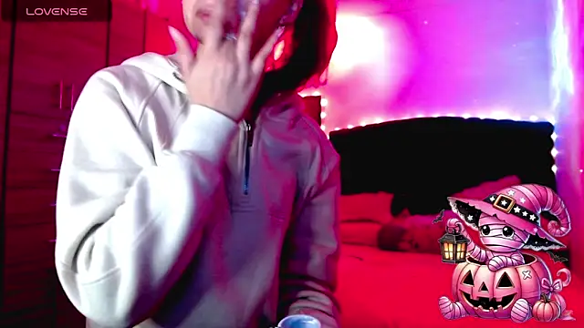 holy juli online show from October 22, 2025, 3:40 am