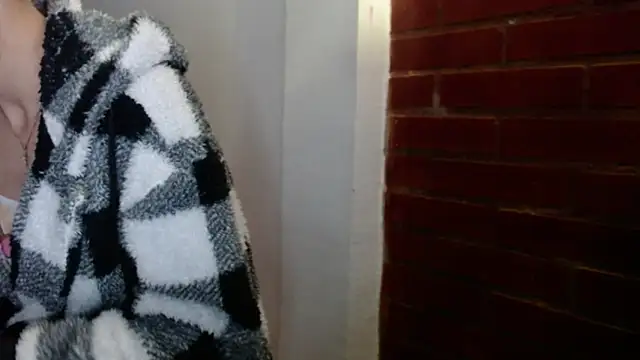 holy juli online show from March 24, 2026, 2:49 am