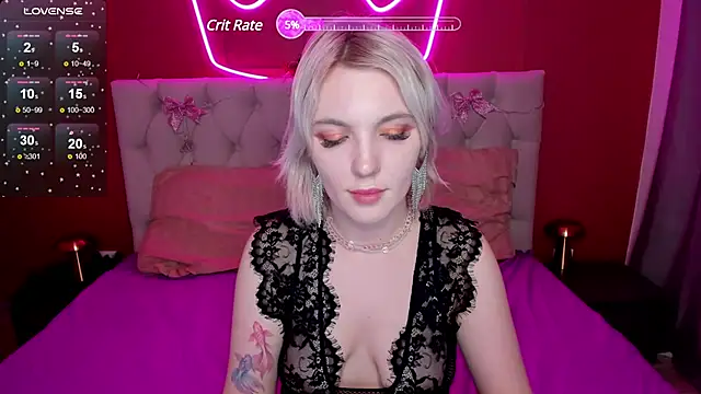 Snapshot of Fluffy_Monica chatting on December 6, 2024, 1:29 am Fluffy Monica online show from December 6, 2024, 1:29 am