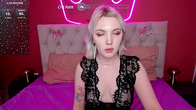 Snapshot of Fluffy_Monica chatting on December 6, 2024, 4:47 am Fluffy Monica online show from December 6, 2024, 4:47 am