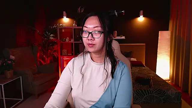 Marine Vact online show from October 13, 2025, 2:06 pm