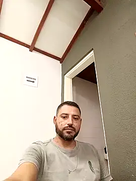 Snapshot of P4uzud4O chatting on February 24, 2026, 8:40 pm P4uzud4O online show from February 24, 2026, 8:40 pm