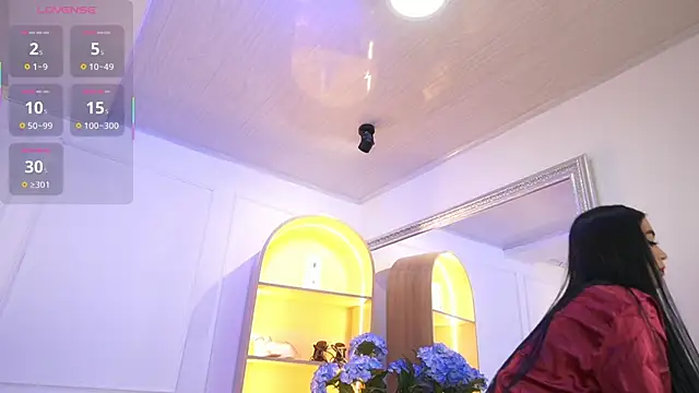 elasummer online show from October 13, 2025, 1:22 pm