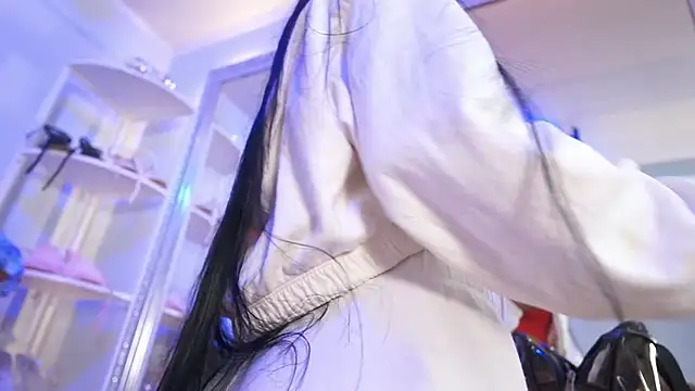 elasummer online show from March 24, 2026, 12:43 pm