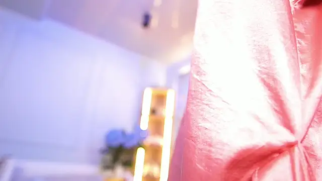 elasummer online show from April 7, 2026, 12:38 pm