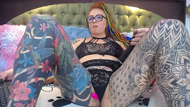 Snapshot of EMILY_ROUSSE71 chatting on March 14, 2025, 2:20 am EMILY ROUSSE71 online show from March 14, 2025, 2:20 am