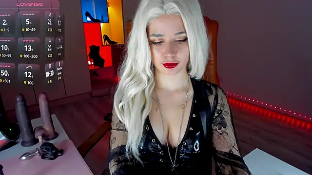 Snapshot of mollyposhh chatting on April 15, 2026, 6:15 pm mollyposhh online show from April 15, 2026, 6:15 pm