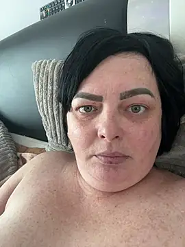 Amandamuller1982 online show from February 21, 2025, 1:44 pm