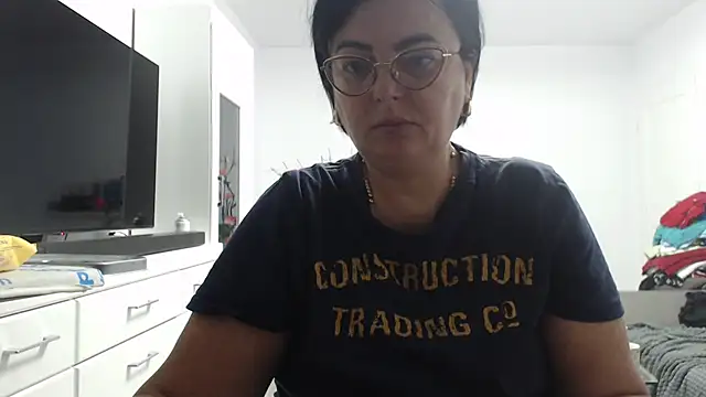 Amandamuller1982 online show from September 17, 2025, 9:49 pm