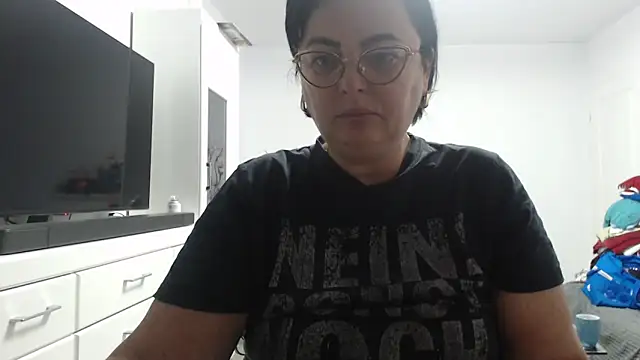 Amandamuller1982 online show from September 26, 2025, 9:41 pm