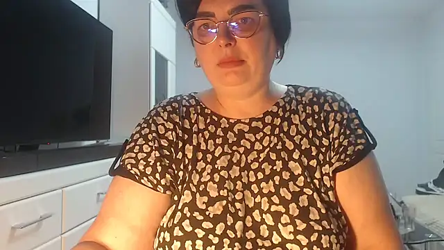 Amandamuller1982 online show from April 28, 2026, 7:52 pm