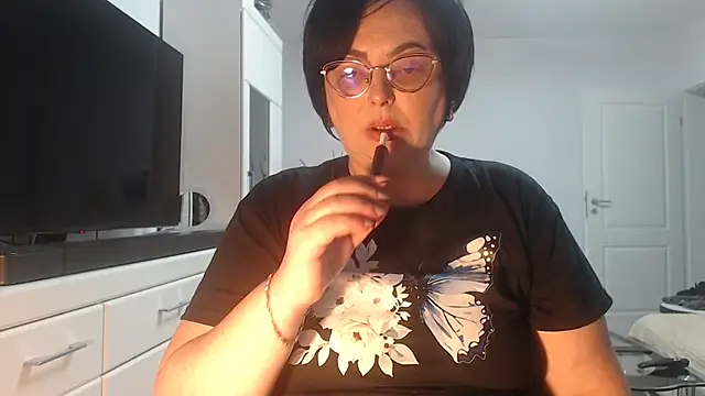 Amandamuller1982 online show from May 1, 2026, 4:33 pm