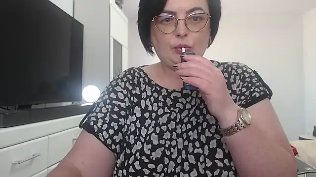 Amandamuller1982 online show from May 5, 2026, 12:02 pm