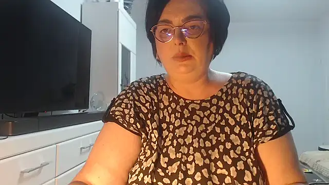 Amandamuller1982 online show from May 6, 2026, 8:47 pm