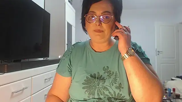 Amandamuller1982 online show from May 10, 2026, 4:56 pm