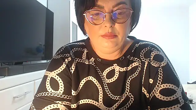 Amandamuller1982 online show from May 12, 2026, 9:17 am