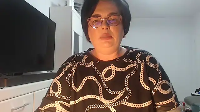 Amandamuller1982 online show from May 12, 2026, 9:23 pm