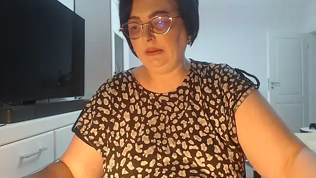 Amandamuller1982 online show from May 13, 2026, 9:28 am