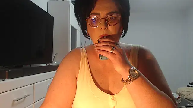 Amandamuller1982 online show from May 14, 2026, 10:27 pm