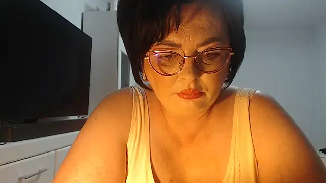 Amandamuller1982 online show from May 16, 2026, 7:34 pm