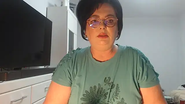 Amandamuller1982 online show from May 16, 2026, 8:07 pm