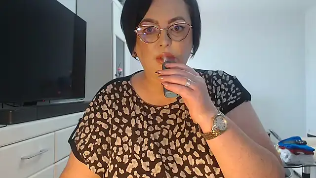 Amandamuller1982 online show from May 19, 2026, 10:32 am
