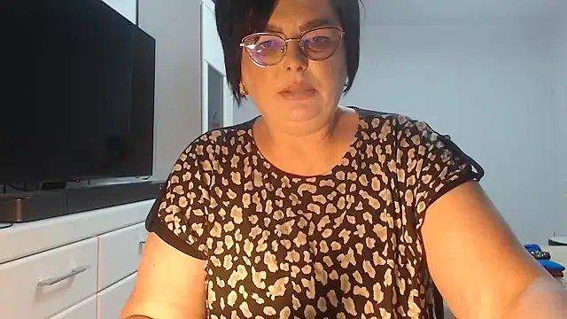 Amandamuller1982 online show from May 19, 2026, 10:49 pm