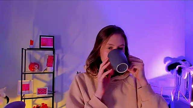 Sharon Evansi online show from March 14, 2025, 9:00 pm