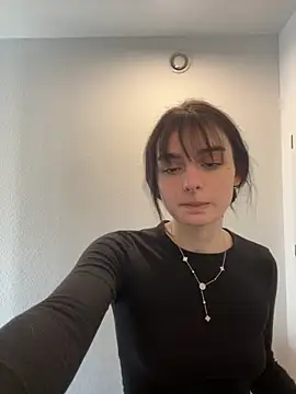 Snapshot of AdelinaAlia chatting on April 24, 2026, 10:18 am AdelinaAlia online show from April 24, 2026, 10:18 am