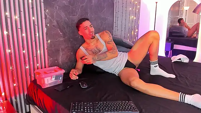 Snapshot of Duriel_ chatting on December 27, 2024, 1:07 pm Duriel online show from December 27, 2024, 1:07 pm