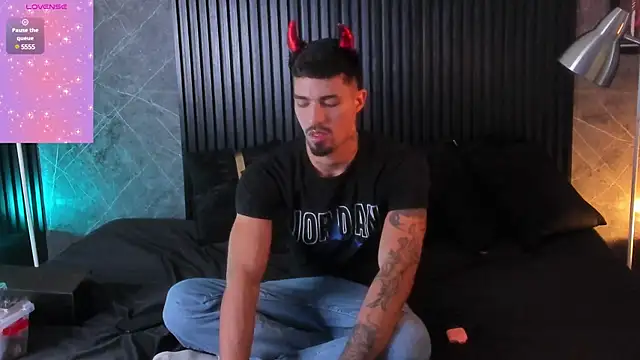 Snapshot of Duriel_ chatting on January 6, 2025, 2:03 pm Duriel online show from January 6, 2025, 2:03 pm