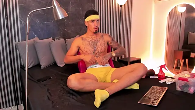 Snapshot of Duriel_ chatting on March 5, 2025, 12:33 pm Duriel online show from March 5, 2025, 12:33 pm