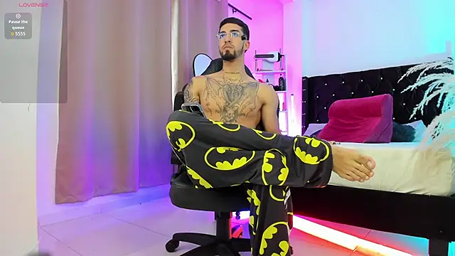 Snapshot of Duriel_ chatting on November 21, 2025, 4:27 pm Duriel online show from November 21, 2025, 4:27 pm