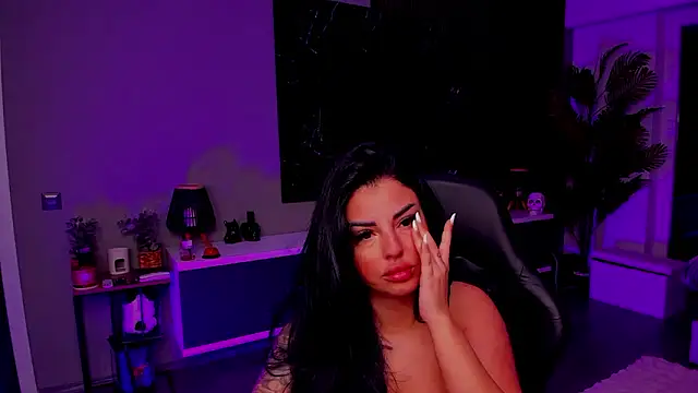 Snapshot of anemarieejolie chatting on February 24, 2026, 6:28 pm anemarieejolie online show from February 24, 2026, 6:28 pm