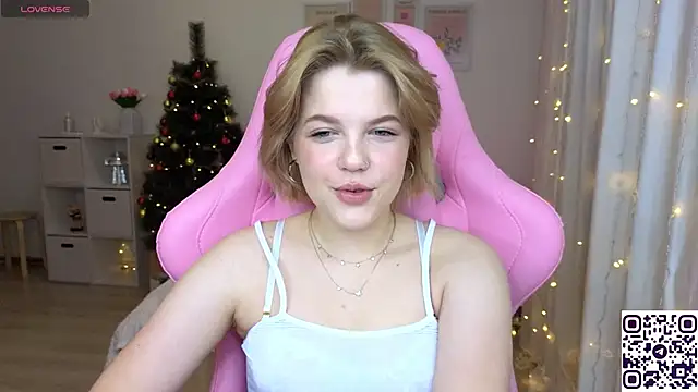 Snapshot of Maya_Rave chatting on December 20, 2024, 3:14 am Maya Rave online show from December 20, 2024, 3:14 am