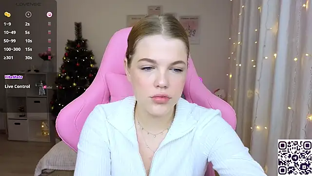 Snapshot of Maya_Rave chatting on December 21, 2024, 3:14 am Maya Rave online show from December 21, 2024, 3:14 am