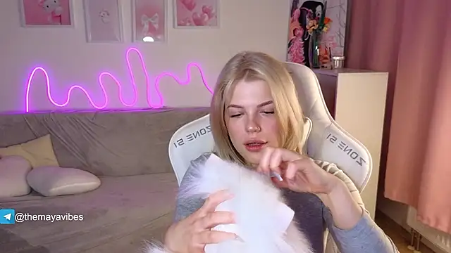 Maya Rave online show from February 1, 2026, 3:27 am