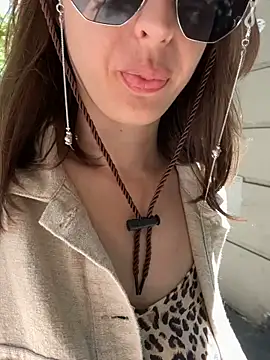 M1lfa online show from December 10, 2024, 3:33 pm