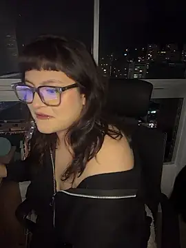 Snapshot of PoliBenett_ chatting on January 8, 2026, 11:40 pm PoliBenett online show from January 8, 2026, 11:40 pm